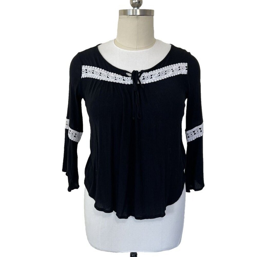 La Vanya - Women's Black with White Lace Accents Long Sleeve Peasant Top 1X